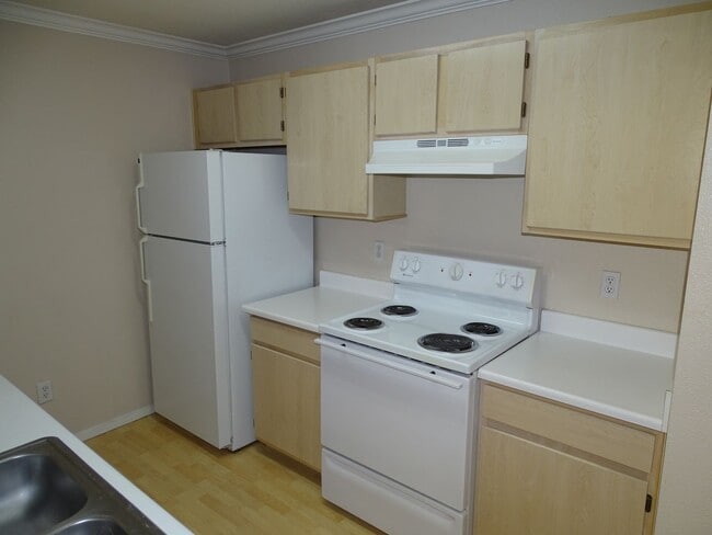 Building Photo - Well Cared For 1 Bed, 1 Bath 2nd Floor West Side Condo