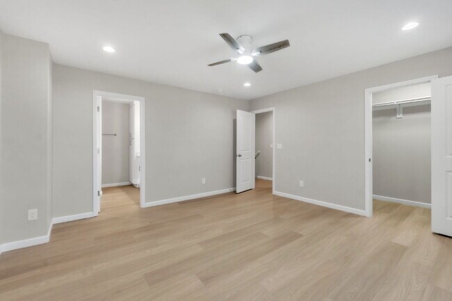 Building Photo - *Amazing Lease Offer* Elegant 3 Bedroom, 2.5 Bathroom Duplex with 1-Car Garage in Woodruff $1750/...