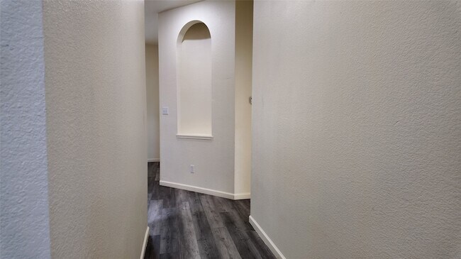 Building Photo - 3316 Bluegrass Dr