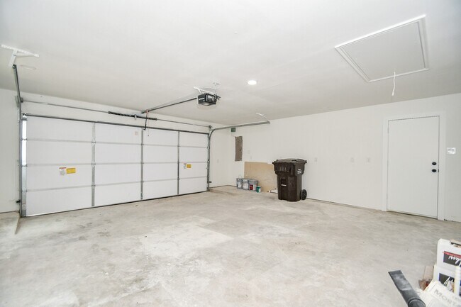 Building Photo - 6914 Evergreen St