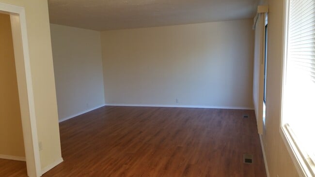 Building Photo - 3617 Silverstone Dr NE