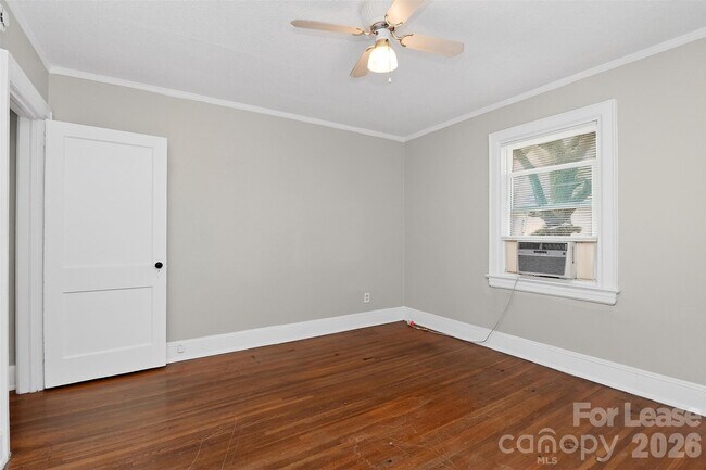 Building Photo - 1418 Park Dr