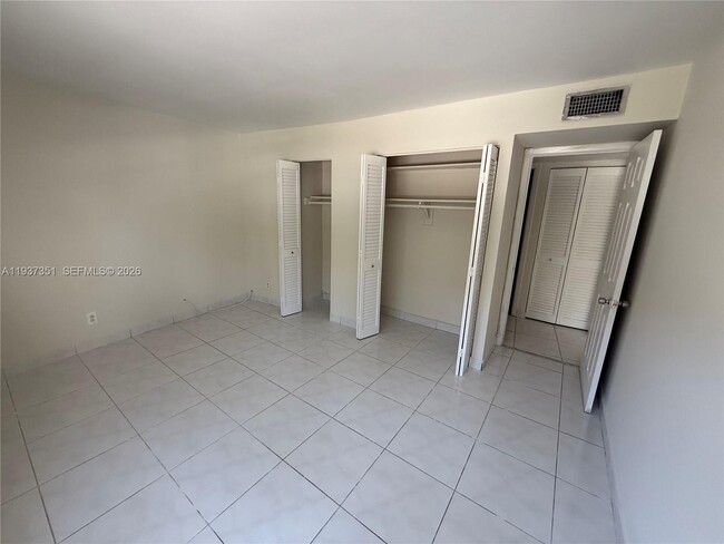 Building Photo - 401 Golden Isles Dr