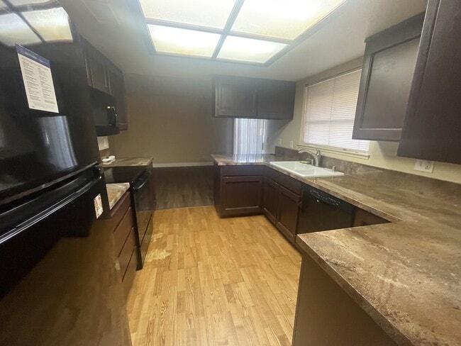 Building Photo - 160 Vail Ct