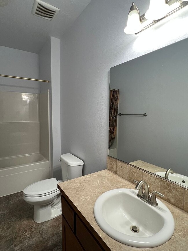 Building Photo - Beautiful Hilltop Country Home with Stunning Views