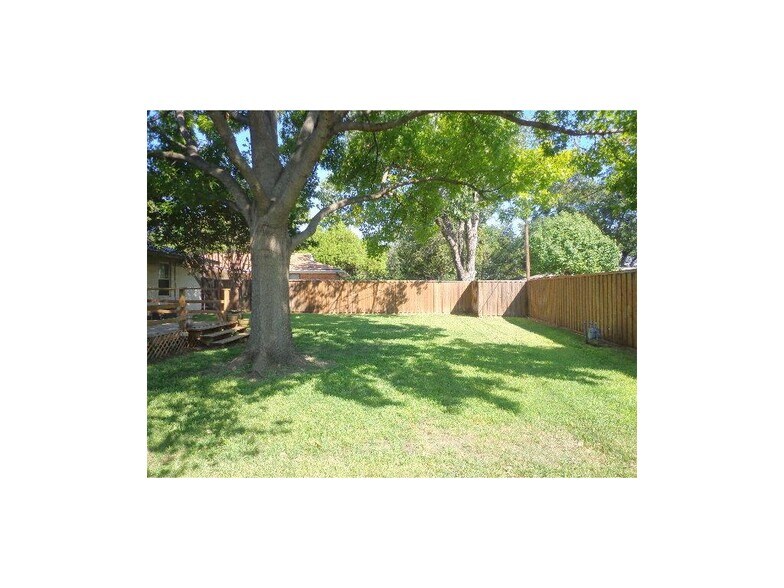 Building Photo - 10454 Lanshire Dr