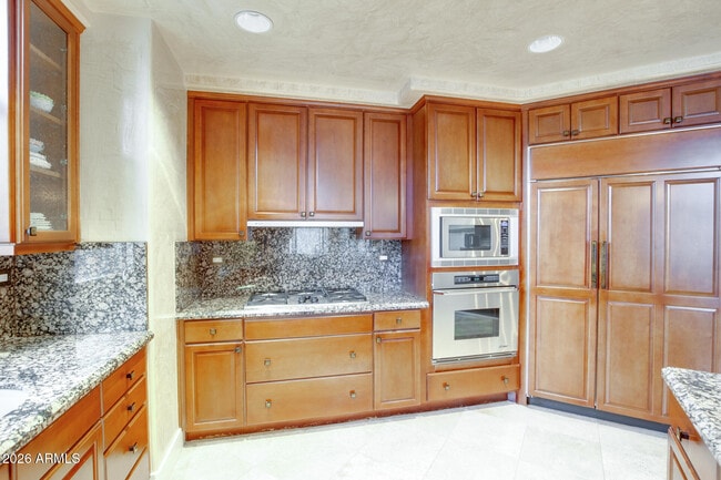 Building Photo - 2211 E Camelback Rd