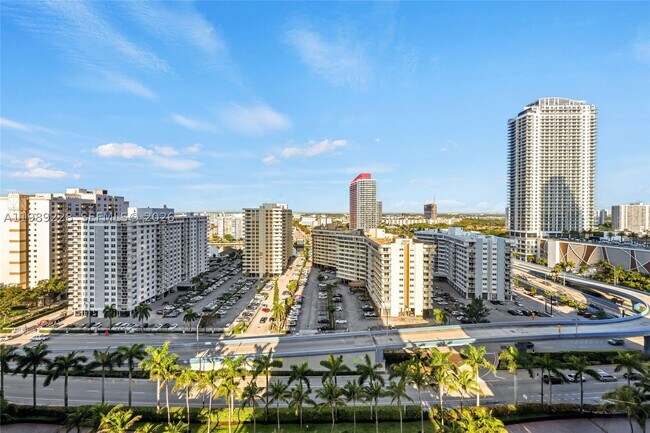 Building Photo - 1830 S Ocean Dr