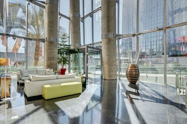Building Photo - Stunning Strip Views from this Fully Furnished Studio Residence.