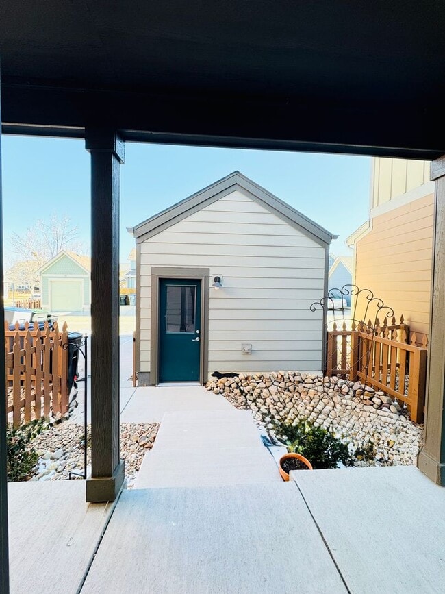 Building Photo - Charming 2 Bed, 2.5 Bath house located off of 119 and 287. Across from Longmont Rec Center and St...