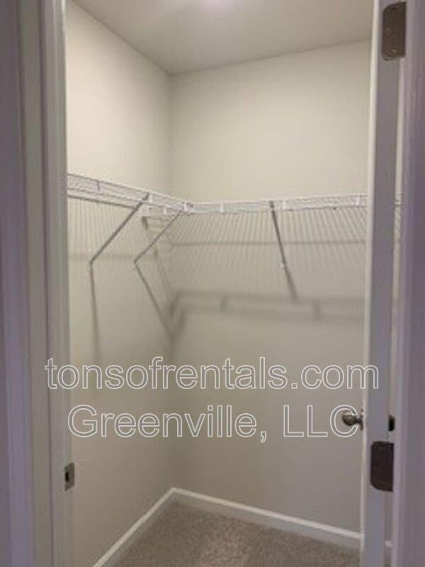 Building Photo - 413 Mopar Ln