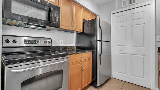 Building Photo - 3275 Haviland Ct