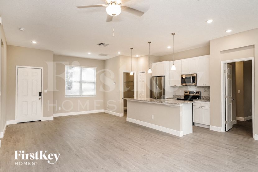 Building Photo - 674 Tobias St