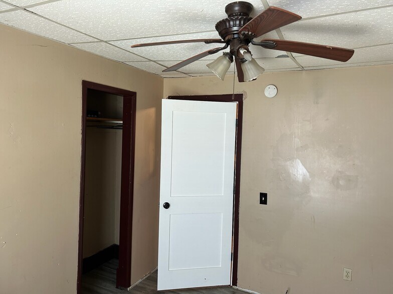 Building Photo - 313 S 3rd St