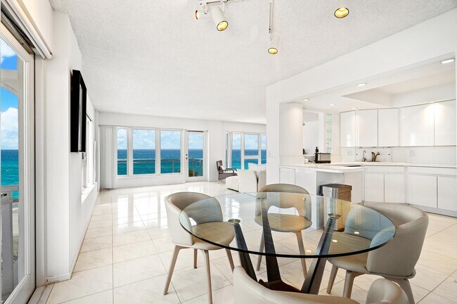Building Photo - 2066 N Ocean Blvd