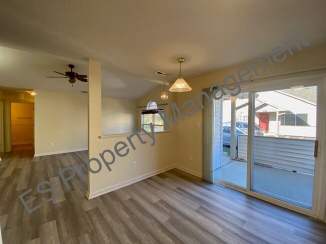 Building Photo - Lovely 3 Bedroom 2 Bathroom Ranch Condo wi...