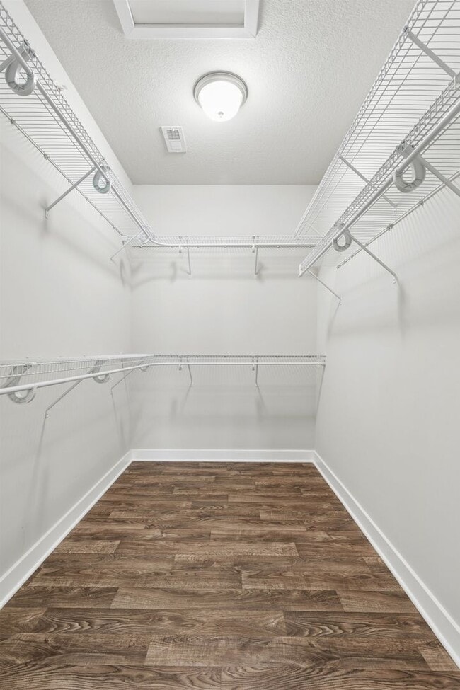 Building Photo - End Unit 2BR Condo with Garage, Balcony & Open Living