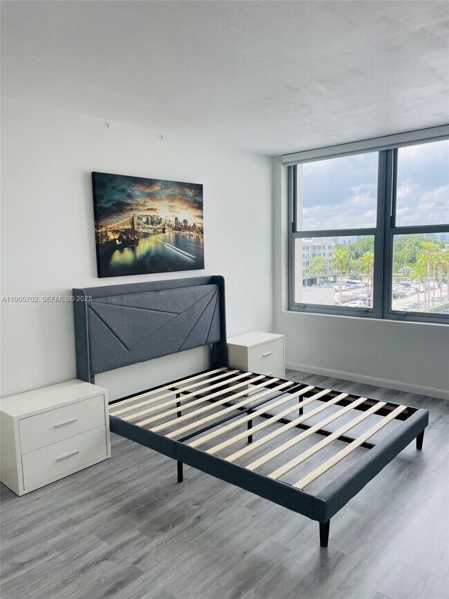 Building Photo - 2899 Collins Ave