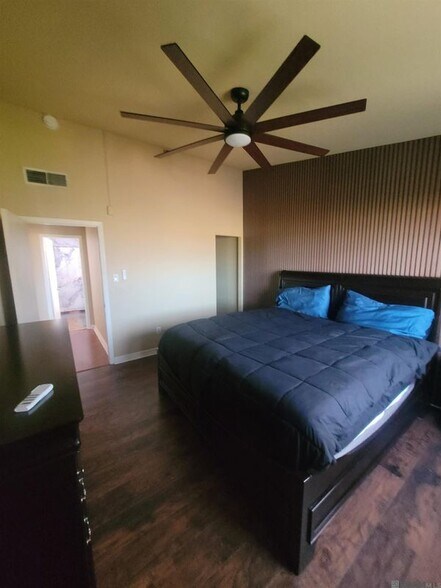 Building Photo - 11550 Southfork Ave