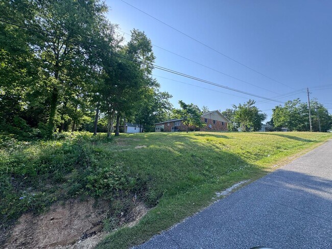 Building Photo - 302 11th St NE