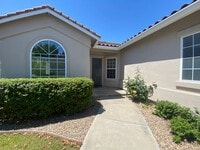 Building Photo - 4 bedroom in Paso Robles