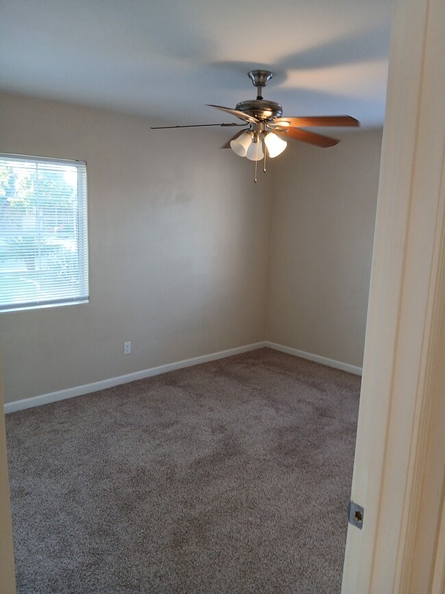 Building Photo - 1517 S 8th Ave