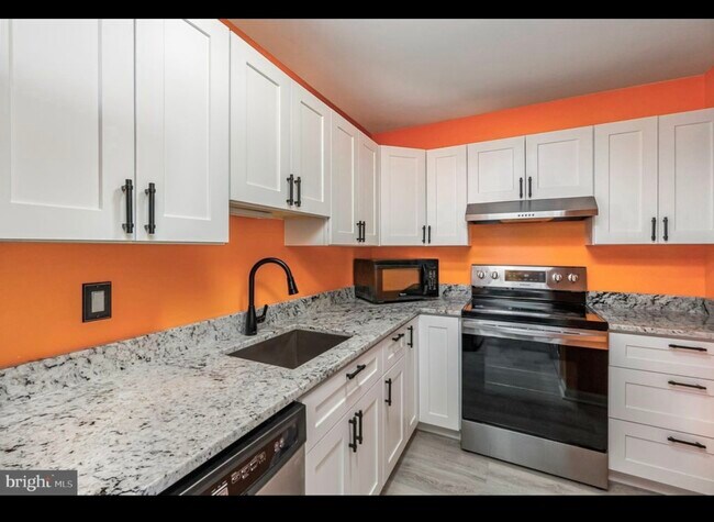 Building Photo - 5 Warren Lodge Ct
