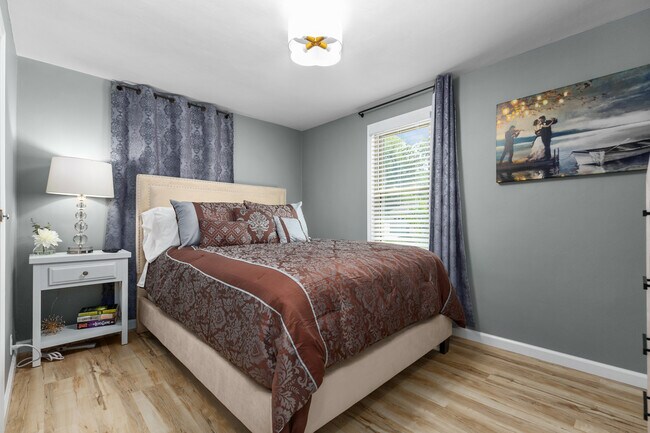 Building Photo - 302 E Wilson Ave