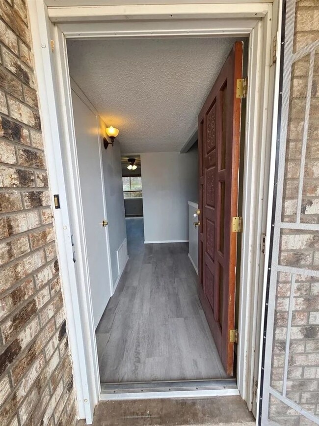 Building Photo - Very well maintained home