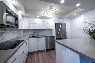 Building Photo - 2000 Towerside Terrace