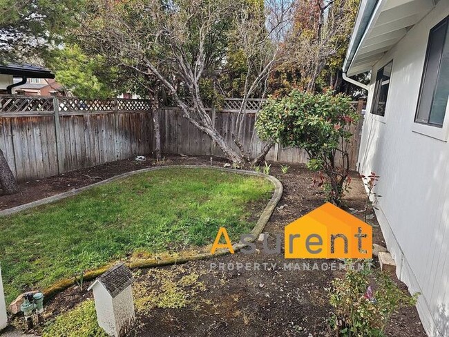 Building Photo - Move in Special! Lovely Remodeled Fully Fu...