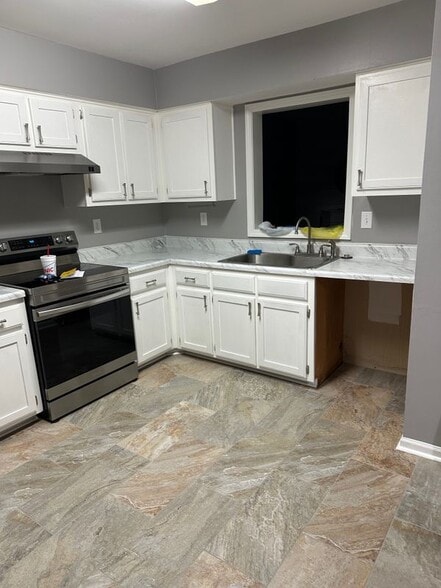 Building Photo - 8085 Creekwood Cir E