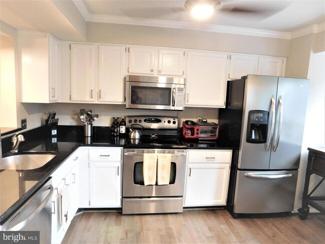 Building Photo - 8487 Springfield Oaks Dr
