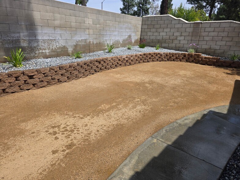 Building Photo - 14104 Hillcrest Dr