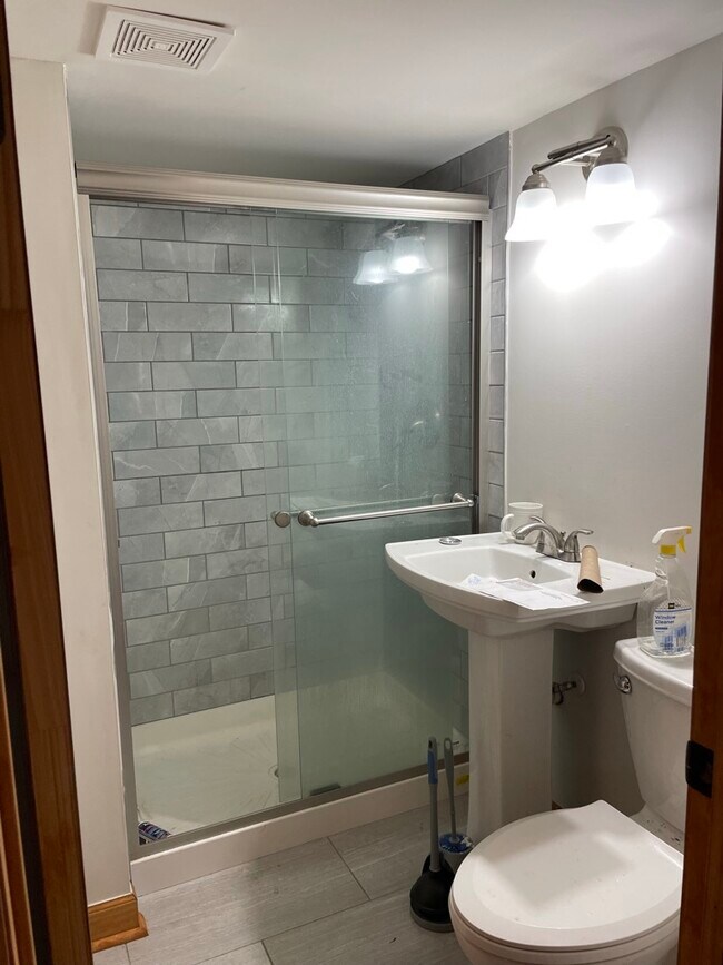 Building Photo - 405 Jackson St