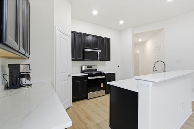 Building Photo - 170 Rd 51022