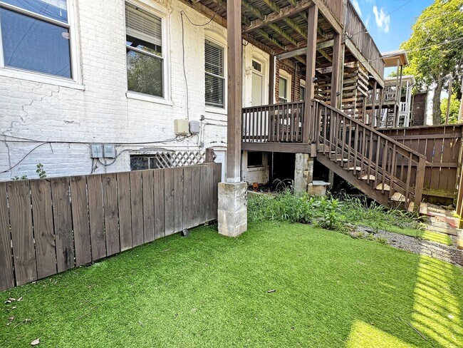 Building Photo - 16 S Stafford Ave