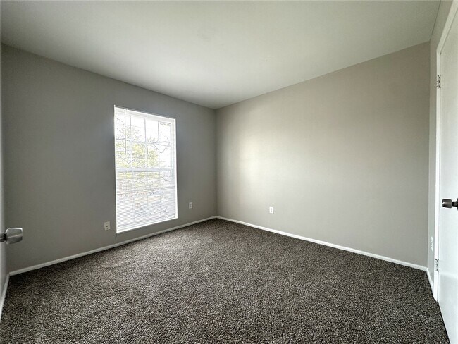 Building Photo - 420 Chapel Ridge Dr