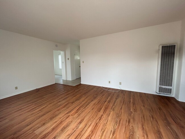 Building Photo - Clean 3 bedroom 1 bath Home for RENT! Call...