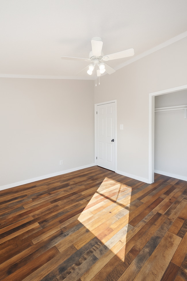 Building Photo - 140 Maple Leaf