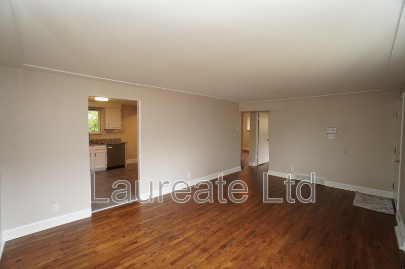 Building Photo - 2268 W Maplewood Ave