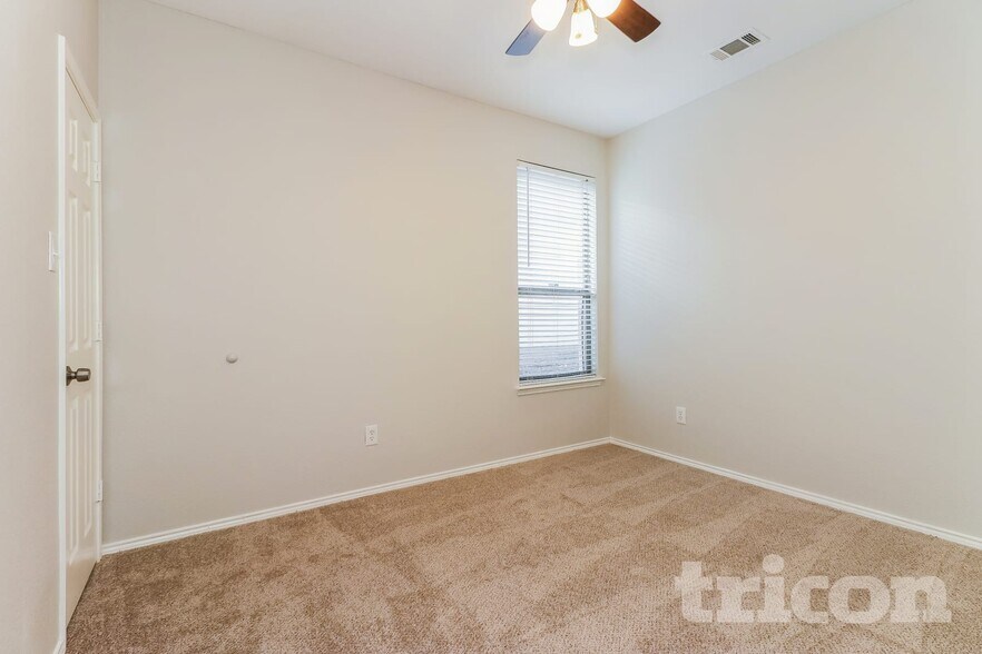 Building Photo - 716 Kentucky Derby Ln