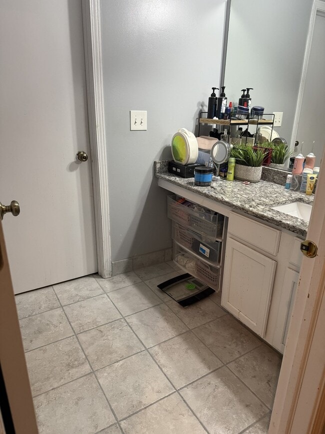 Building Photo - 689 Shannon Dr