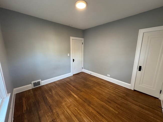 Building Photo - 2115 Lewis Dr