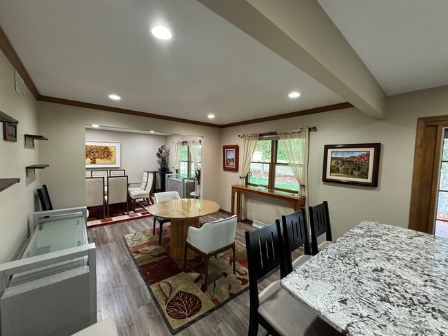 Building Photo - 5855 Thatcher Dr