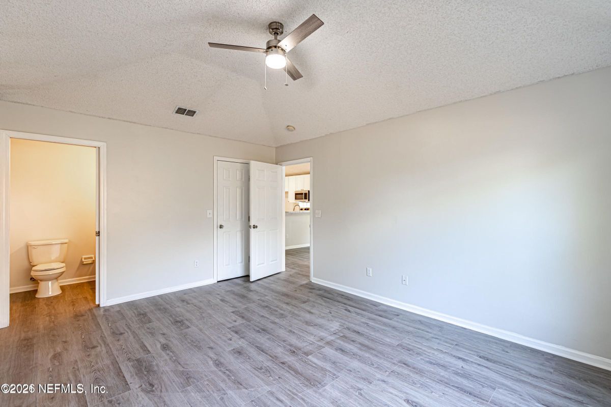 Building Photo - 286 Main St