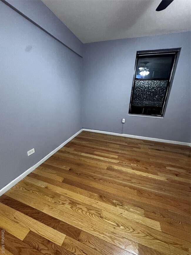 Building Photo - 44-10 Macnish St