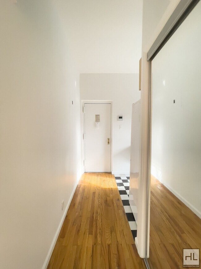 Building Photo - DIAMOND STREET / Greenpoint Studio / Amazi...