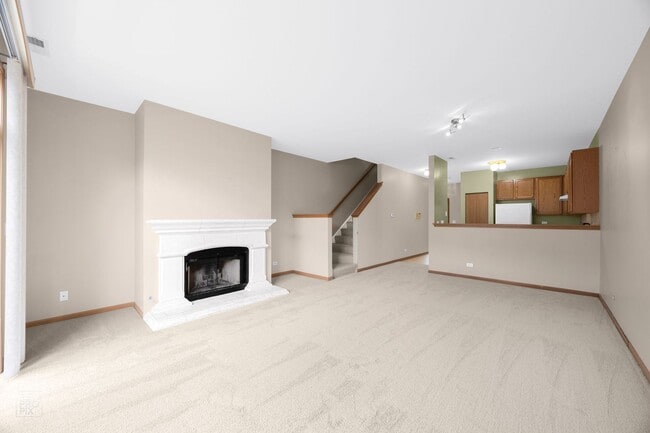 Building Photo - GORGEOUS 2 BEDROOM TOWNHOME LOCATED IN LINDENHURST AVAILABLE JUNE 14!