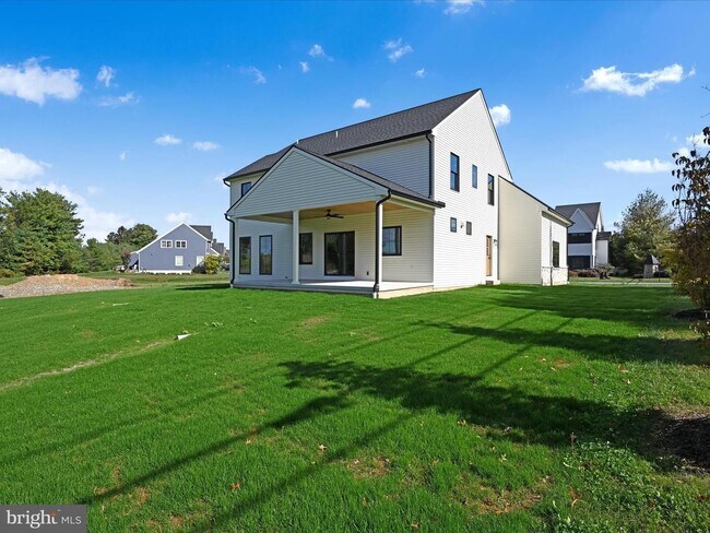 Building Photo - 4 Bed 3.5 Bath Brand New Custom Home in East Petersburg